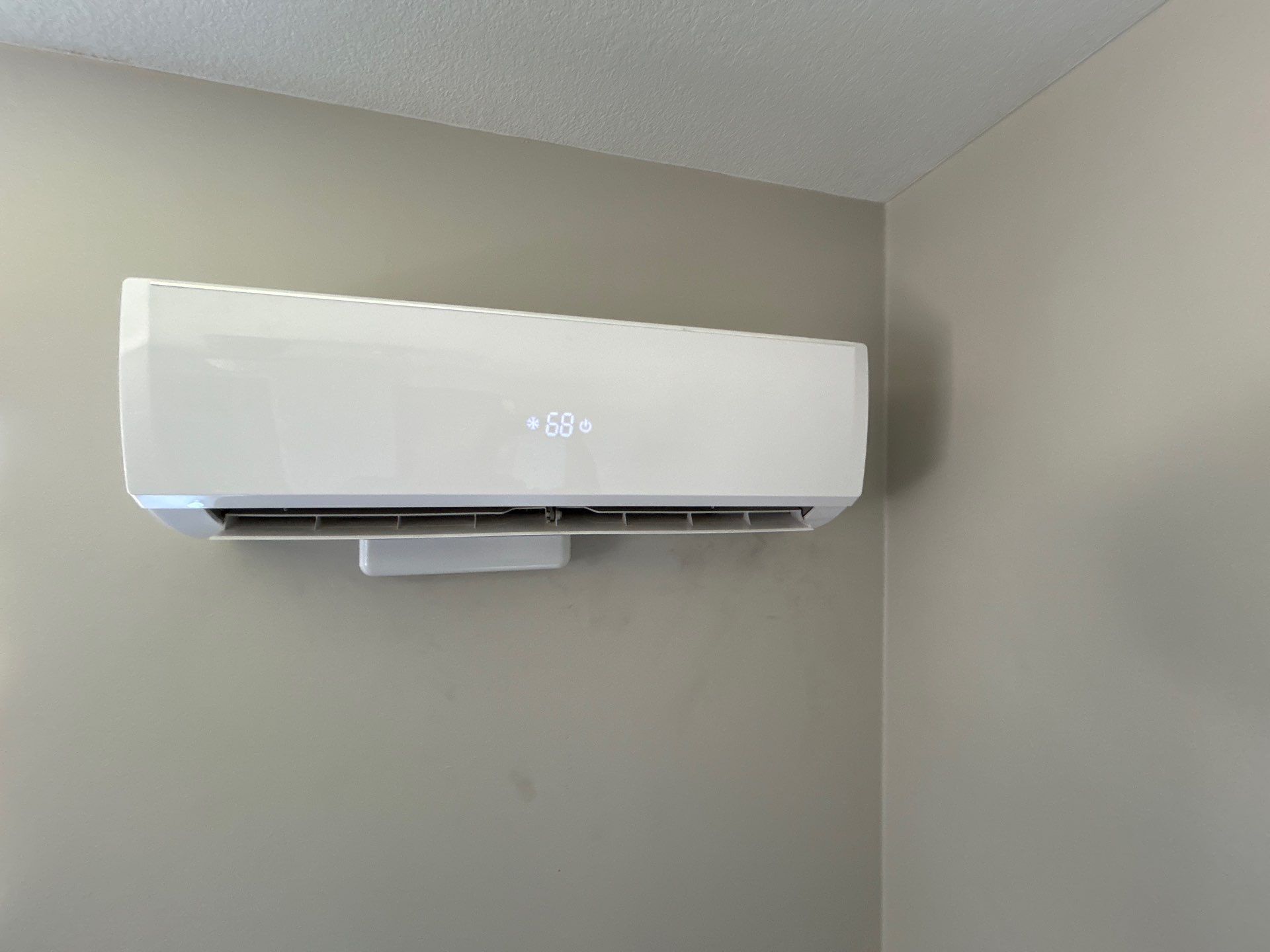 Ductless mini-split wall unit running at 68 degrees in Kingfisher Oklahoma facility