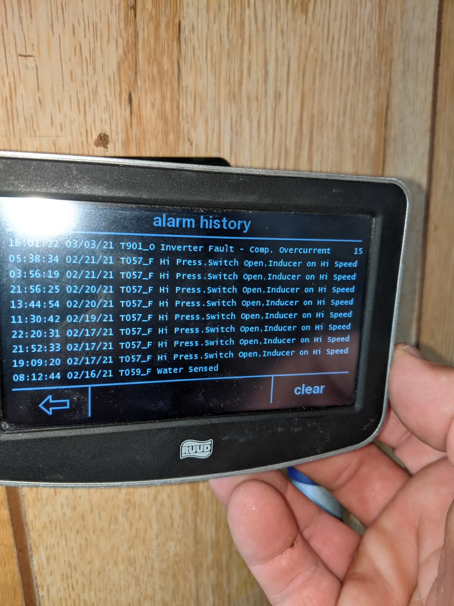 Ruud thermostat alarm history showing T057 high-pressure and T901 inverter fault codes